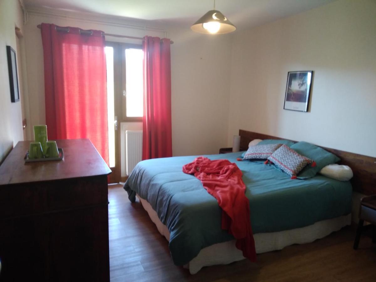 Au Bonheur Du Cedre Hotell Saint-Lattier Exteriör bild