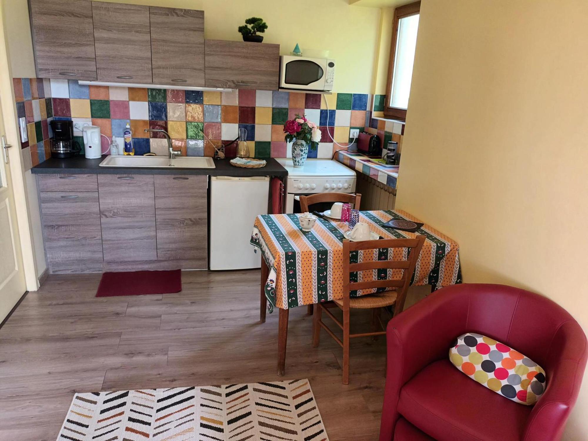 Au Bonheur Du Cedre Hotell Saint-Lattier Exteriör bild