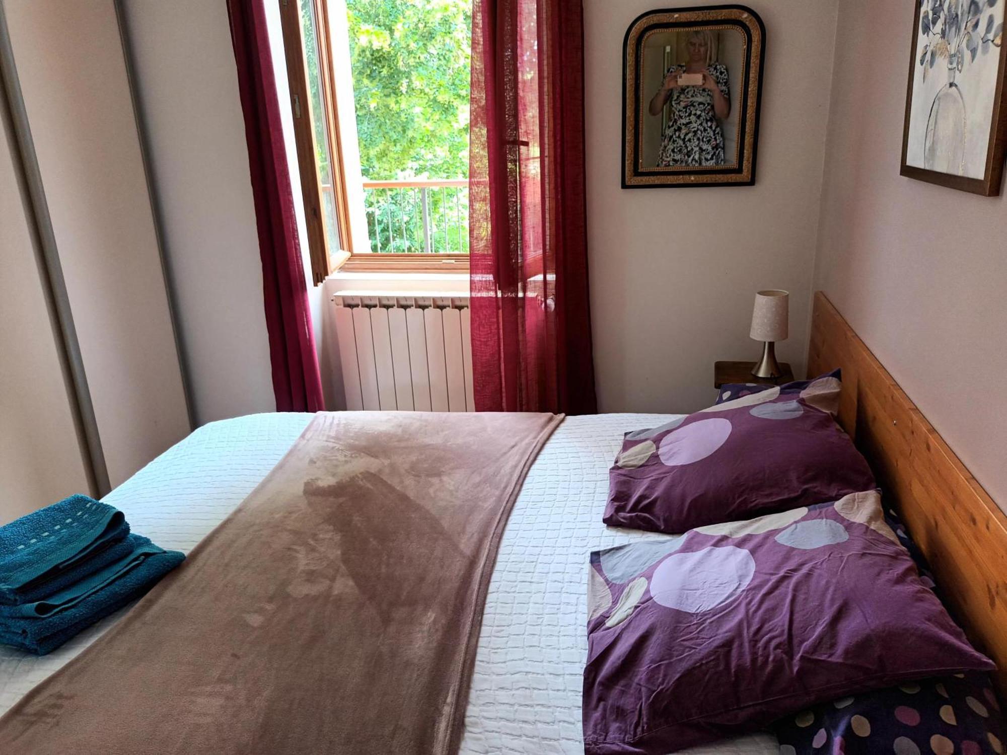 Au Bonheur Du Cedre Hotell Saint-Lattier Exteriör bild